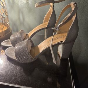 VGUC silver formal heels size 7